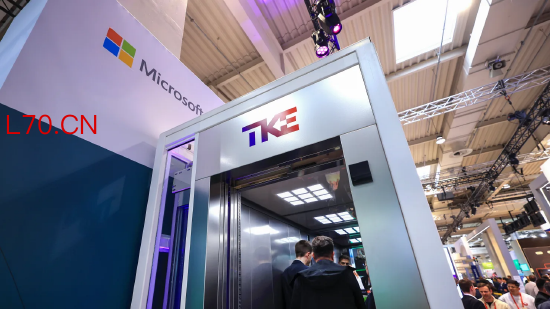 2026 年 4 月 20 日，德国汉诺威工业博览会微软展台展出蒂森克虏伯电梯产品。本届制造业展会持续至 4 月 24 日。